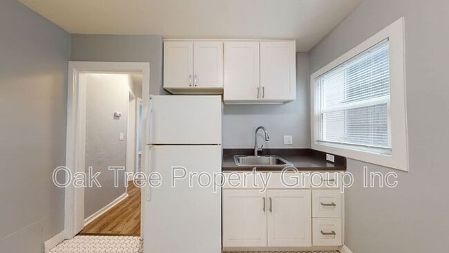 Building Photo - 694 Sycamore St