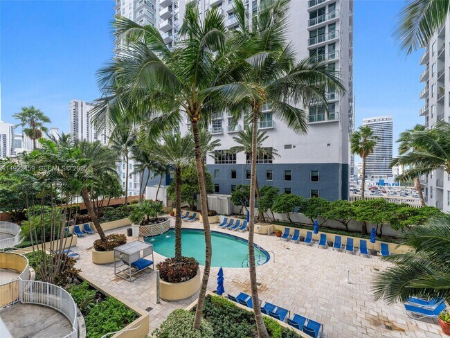 Building Photo - 253 NE 2nd St