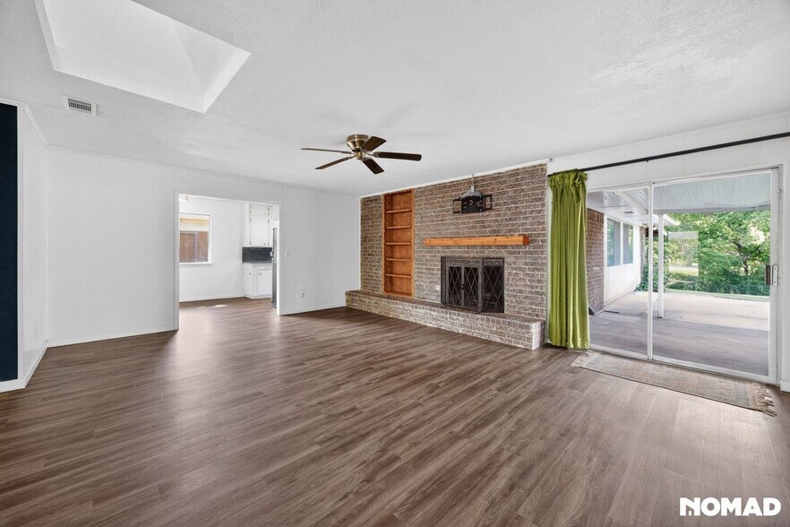 Building Photo - 2505 Briarwood Dr