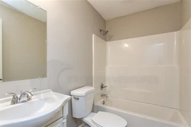 Building Photo - Spacious 3-Bed, 2-Bath in Pleasant Grove