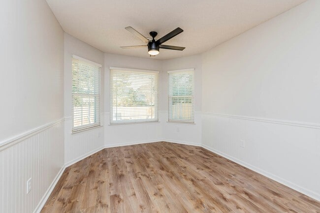 Building Photo - 104 Lupine Way