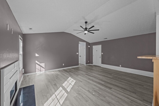 Building Photo - 335 Tall Pine Rd