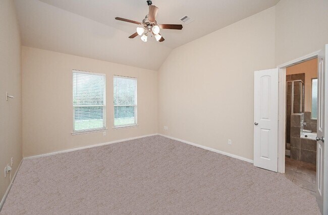 Building Photo - 23919 Villa Lisa Dr