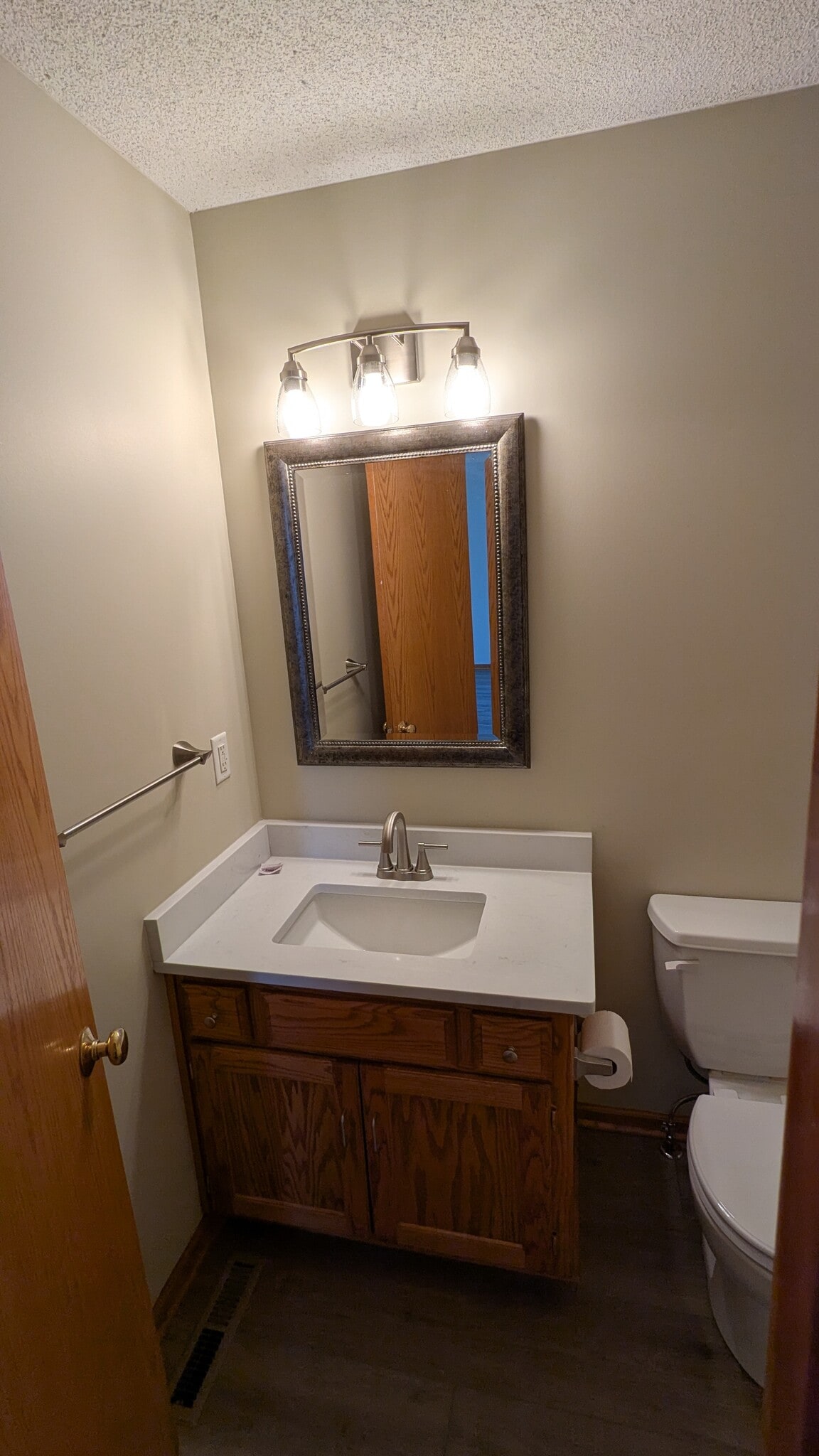 Hall Bath with tub - 245 SW Chartwell Pl
