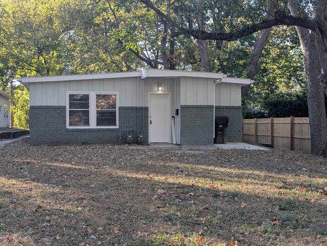 Building Photo - 2511 SW Buchanan St