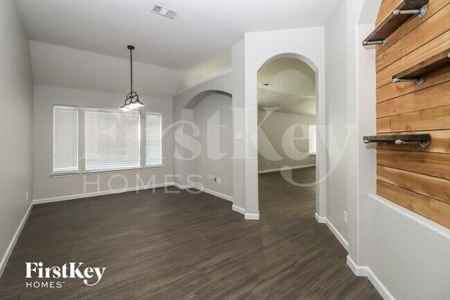 Building Photo - 10737 Emerald Park Ln