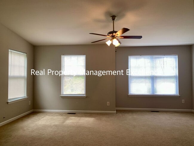 Building Photo - Raleigh Townhome Convenient to I440 & I540, Huge Master Suite, Near Anderson Pointe Park!