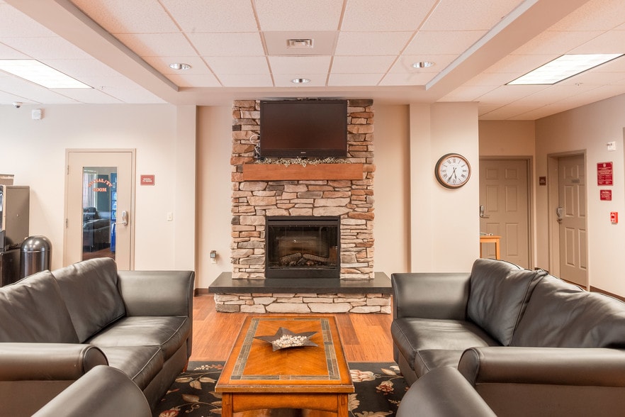 Building Photo - Honeysuckle Student Apartments