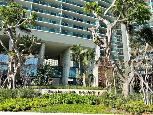 Building Photo - 1500 Bay Dr E