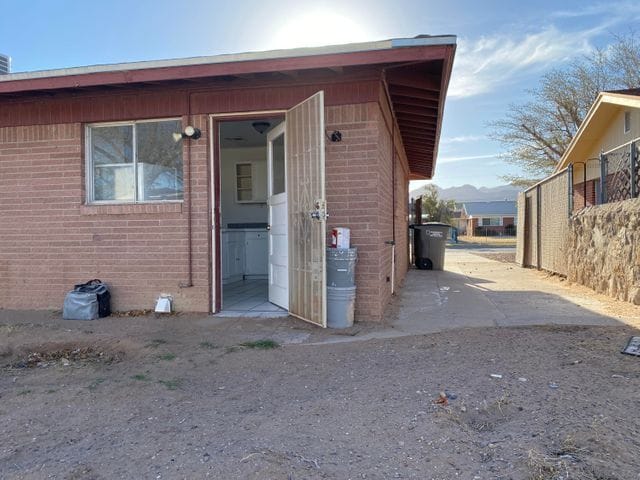 Building Photo - 9402 Montgomery Dr