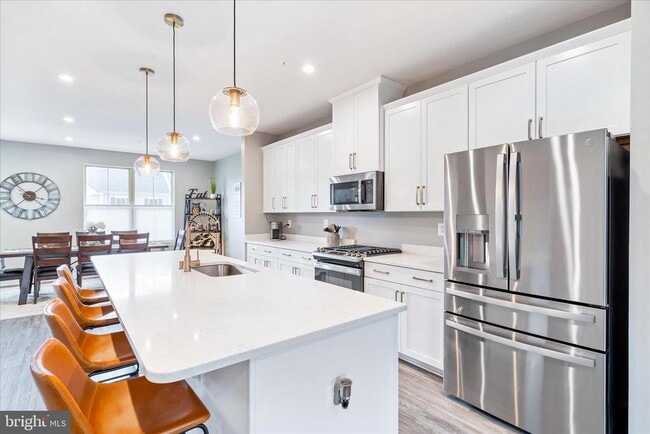 Building Photo - 5924 Pecking Stone St