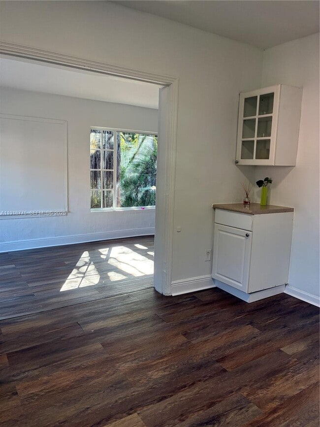 Building Photo - 750 NE 86th St