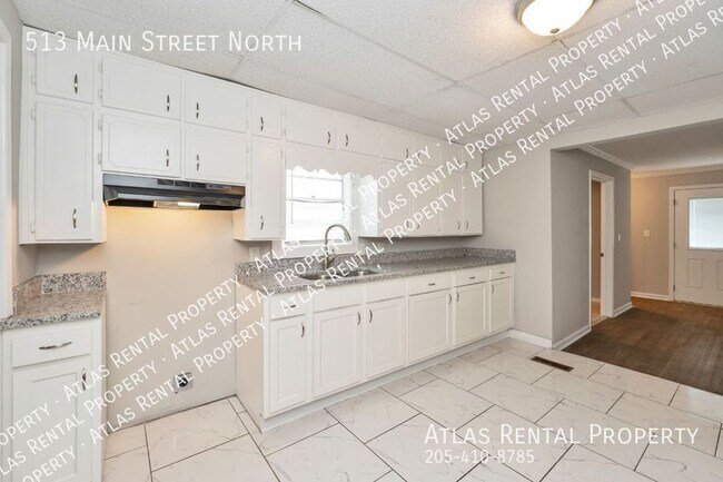 Building Photo - 513 Main St N