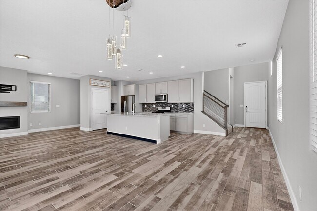 Building Photo - 5603 Linq Ct NE