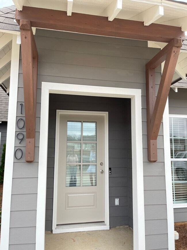 Building Photo - 2BR TWIN HOME IN OPELIKA