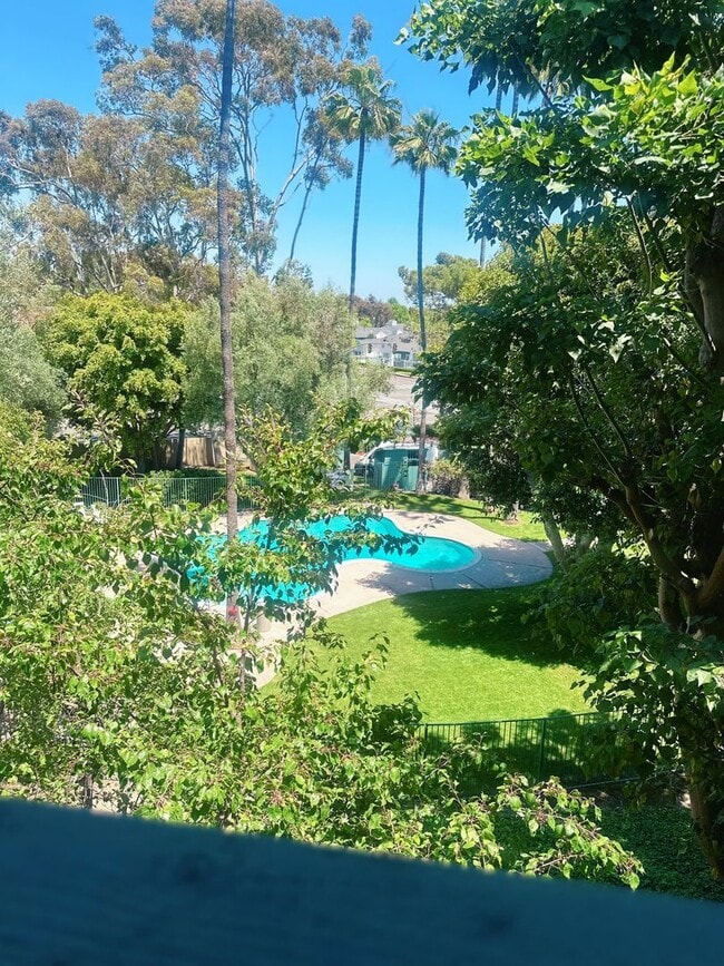 Building Photo - 1BD/ 1BA CONDO WITH 2 PARKING SPACES