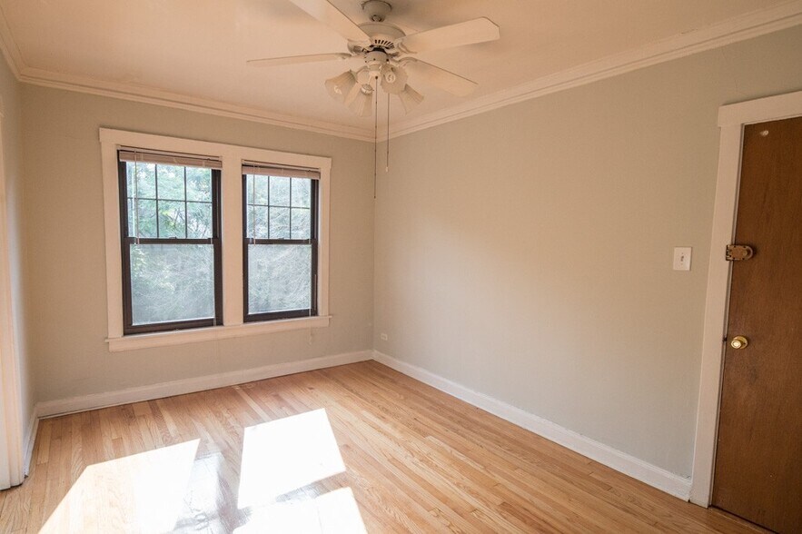 Building Photo - 3007 N Racine Ave