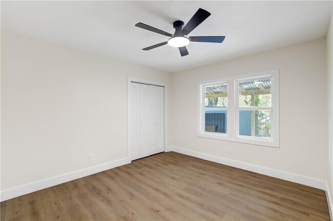 Building Photo - 458 Shannon Dr SW