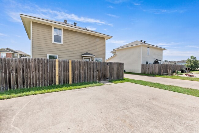 Building Photo - 4003 Southern Trace Ct