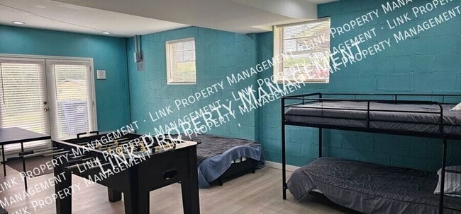 Building Photo - 2433 Meade Cir