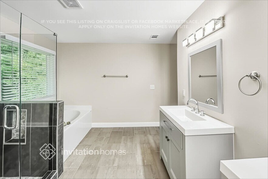 Building Photo - 310 Valley View Dr