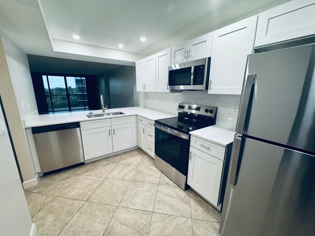 Building Photo - 21 Royal Palm Way