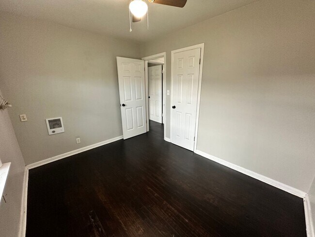 Building Photo - Three Bed NE OKC