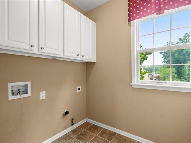 Building Photo - 2080 Vistoria Dr