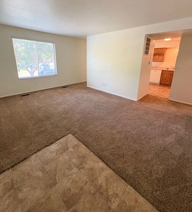 Building Photo - 2 Bedroom Apartment in Holladay!