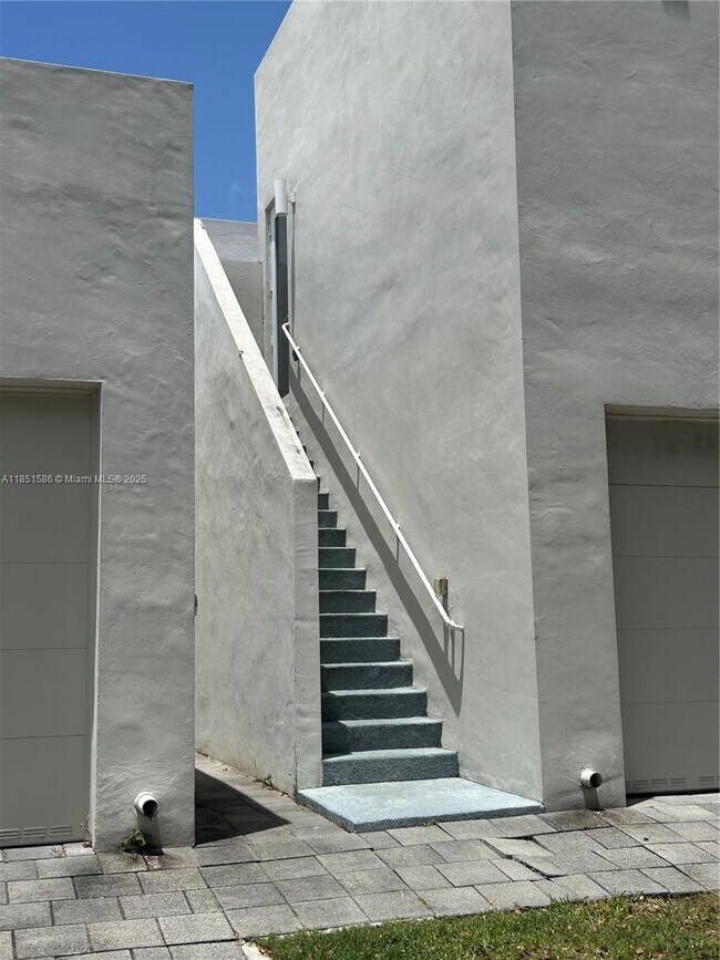 Building Photo - 10424 NW 63rd Terrace