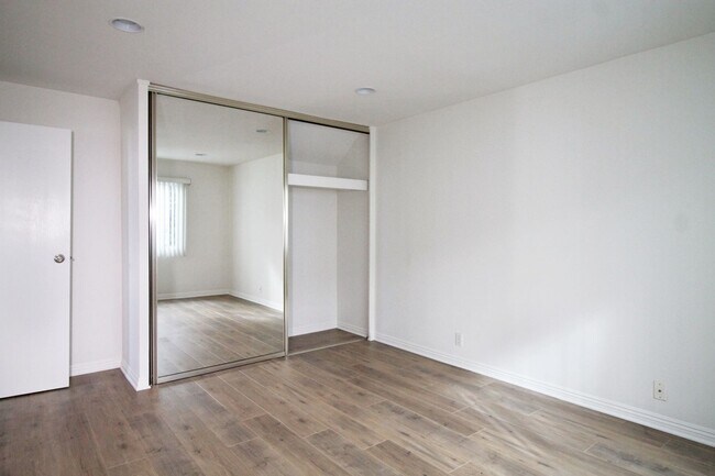 Building Photo - 1126 Cypress Ave