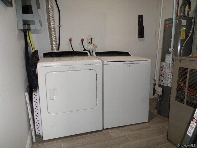 Building Photo - 8 Jodi Ln