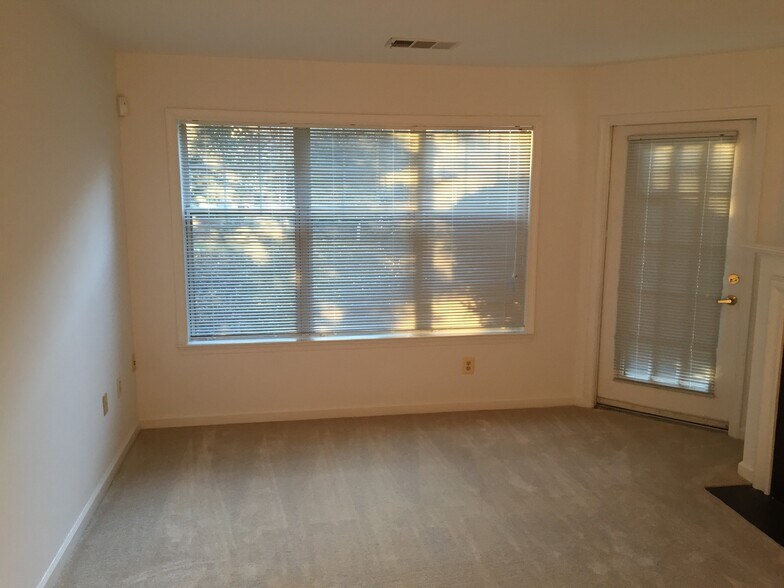 Building Photo - 5563 Seminary Rd