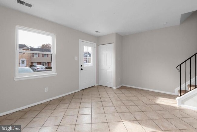 Building Photo - 45 Heritage Ct