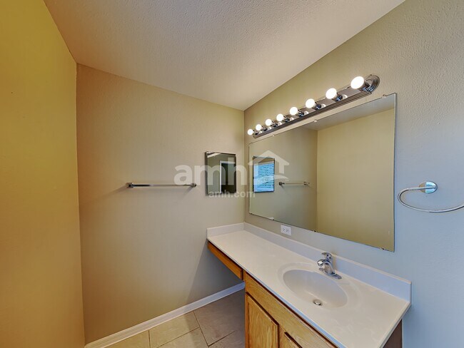 Building Photo - 17003 Odessa Dr