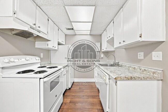 Building Photo - 457 White Dr
