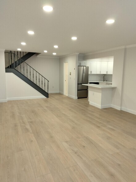 Building Photo - 415 Bloomfield St