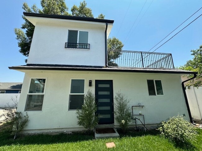 Primary Photo - Brand new 2-bedroom 2-bathroom designed fo...