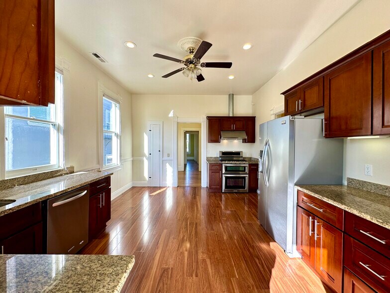 Building Photo - 817 Foothill Blvd