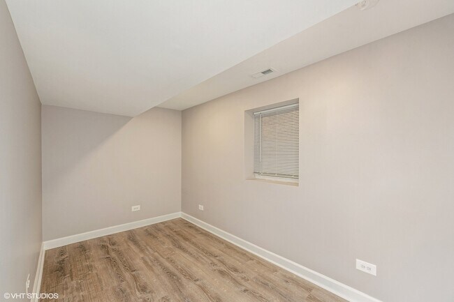 Building Photo - 2626 N Ridgeway Ave