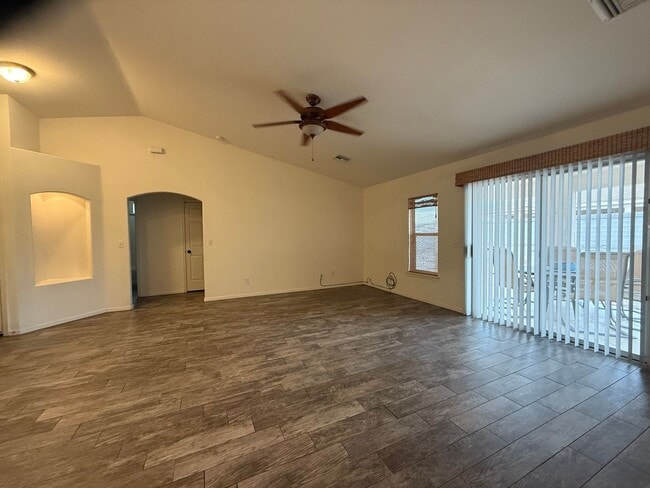 Building Photo - Beautifully Landscaped Home in Desert Foothills