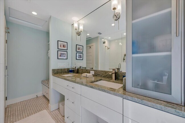 Building Photo - 3002 Pass a Grille Way