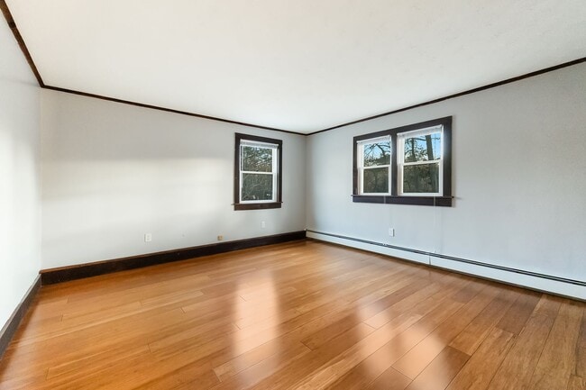 Building Photo - 381 Littlefield Rd