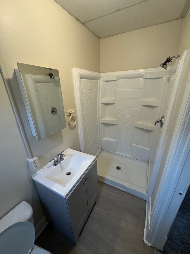 Building Photo - 560 2nd St