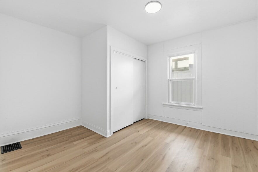 Building Photo - 6531 Plymouth Ave