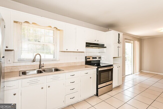 Building Photo - 5509 Joeclay Dr