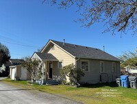 Building Photo - 345-343 3 St SE
