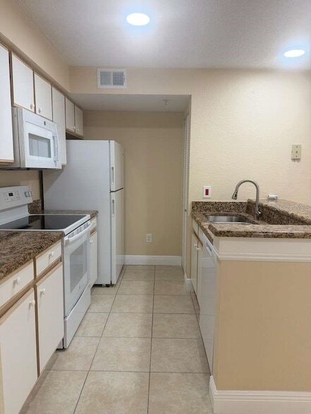 Building Photo - 2208 Antigua Pl