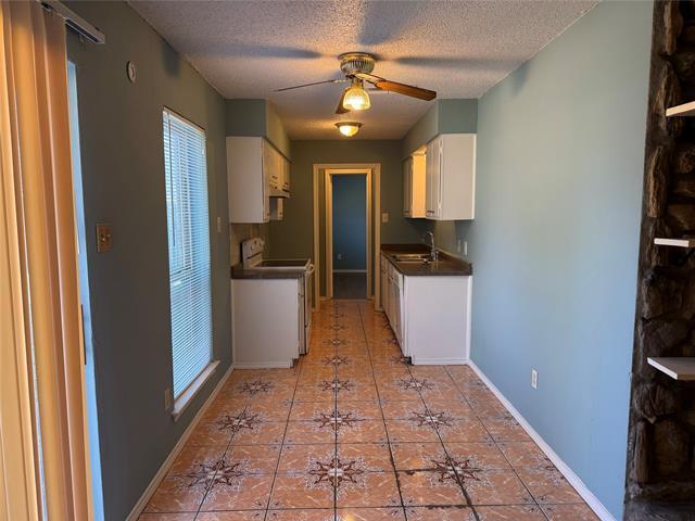 Building Photo - 2414 March Ln