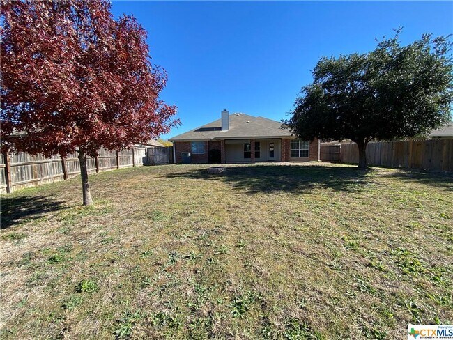 Building Photo - 1910 Stonehenge Dr